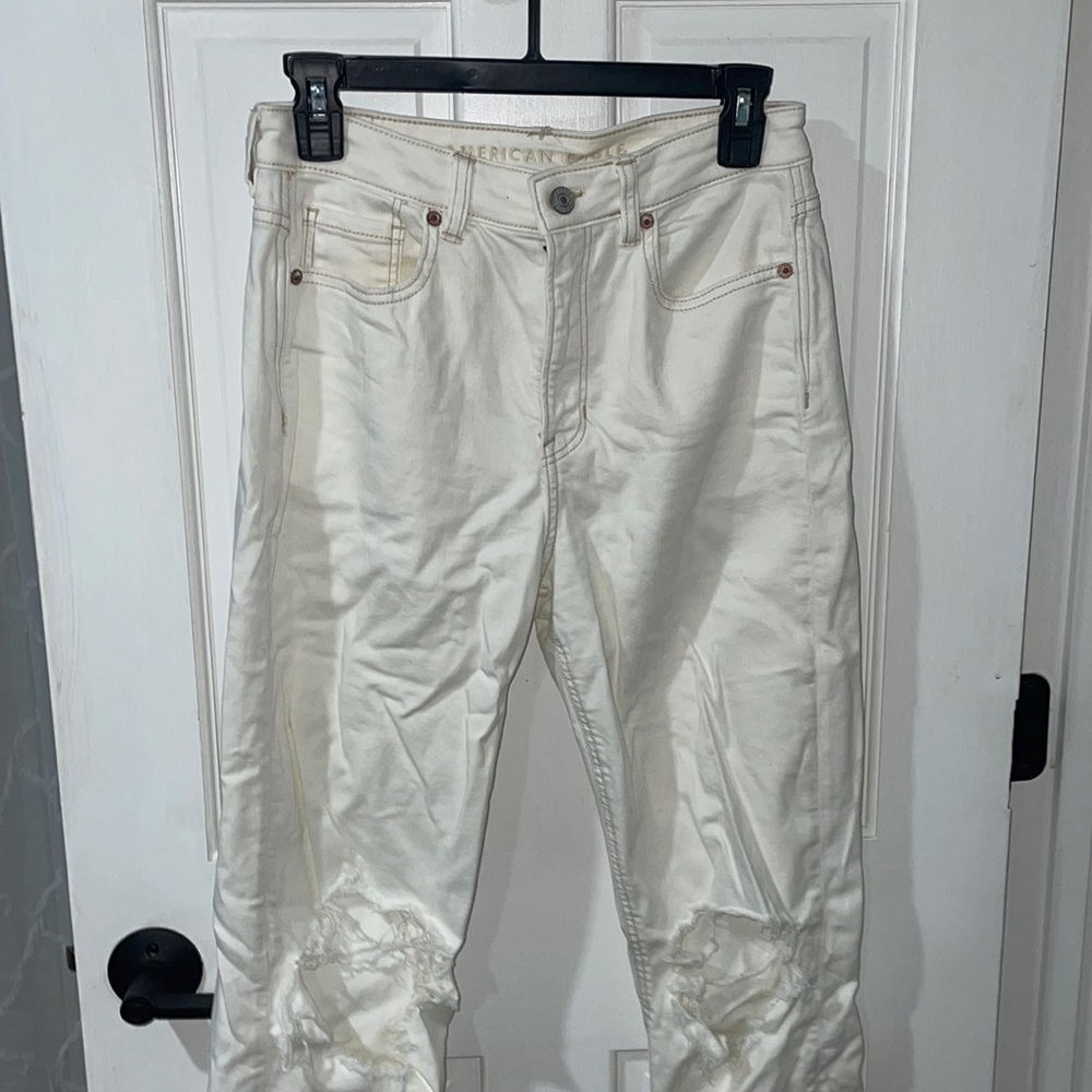 White ripped american eagle mom jeans